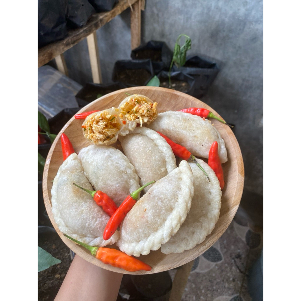 

cireng isi ayam suwir pedas 1pack isi 5 pcs
