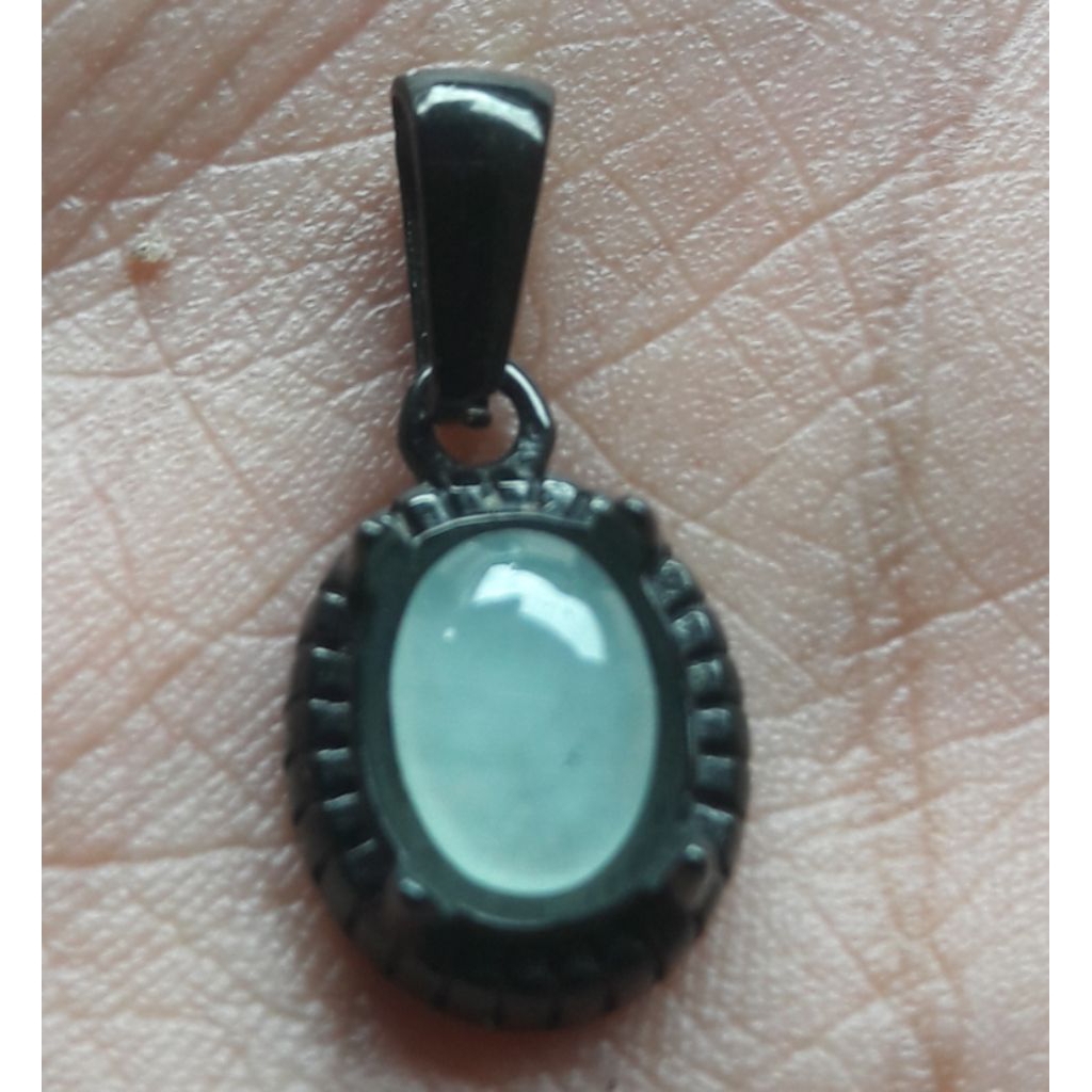 liontin batu Aquamarine