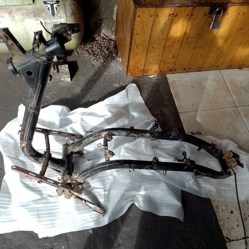Rangka motor Vario karbu copotan, original, second