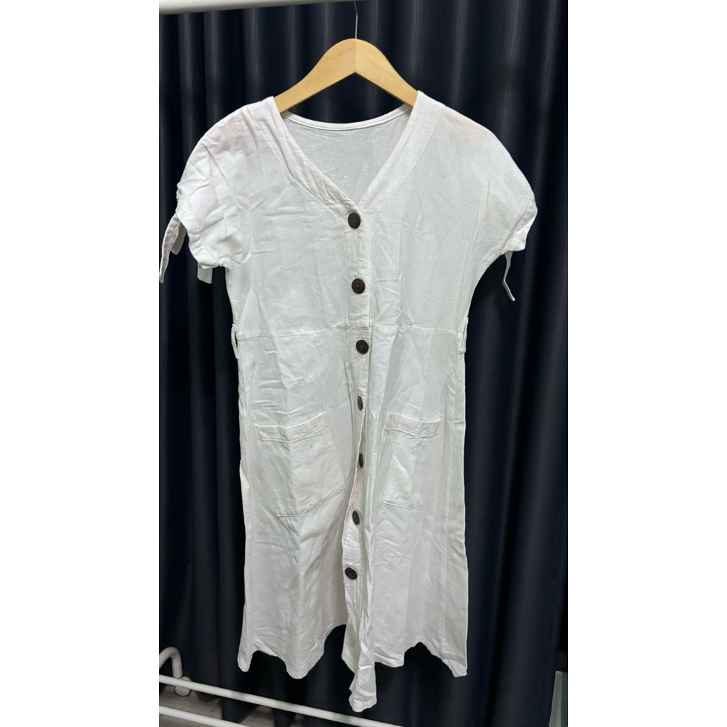 Dress Putih Lengan Pendek