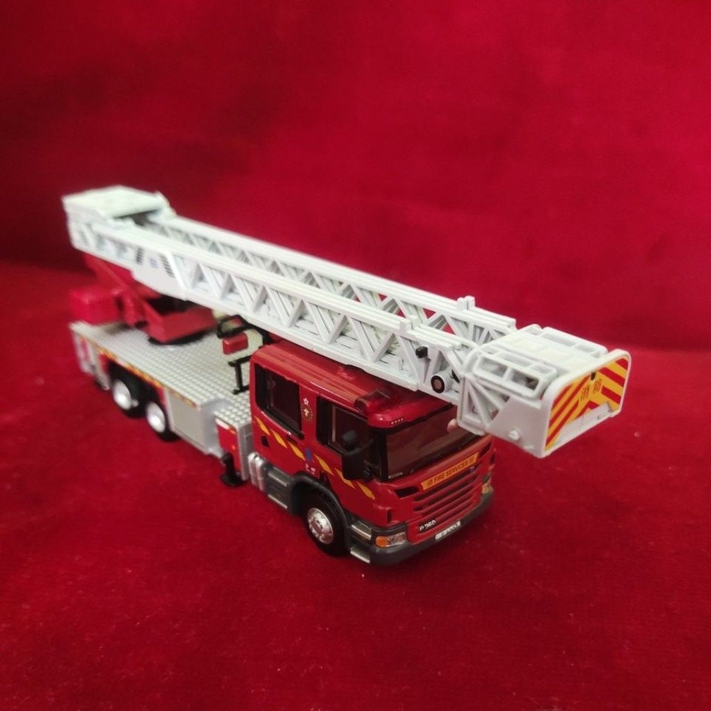 diecast truck Scania pemadam kebakaran