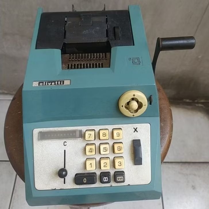

Mesin hitung Kalkulator manual jadul Ollivetti