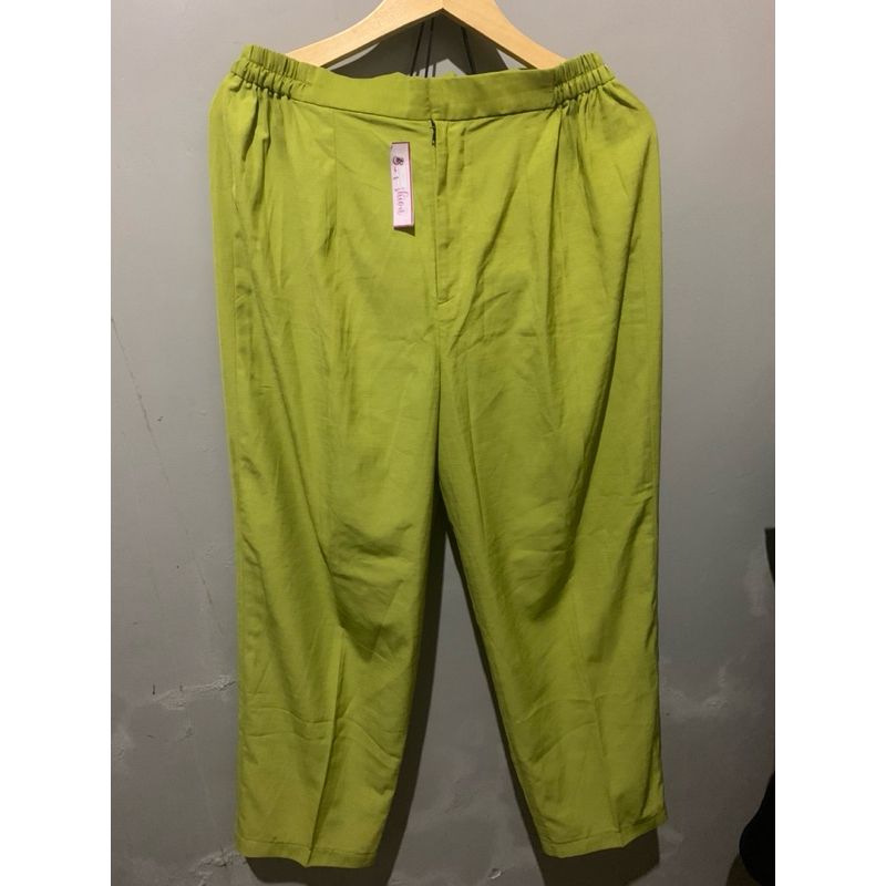 PRELOVED CELANA HIJAU NEON