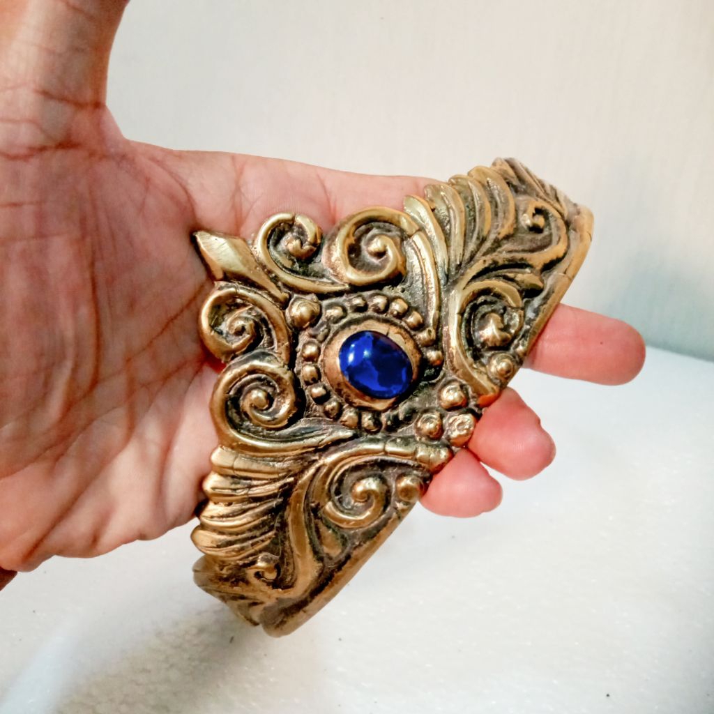 Mahkota raja kuningan