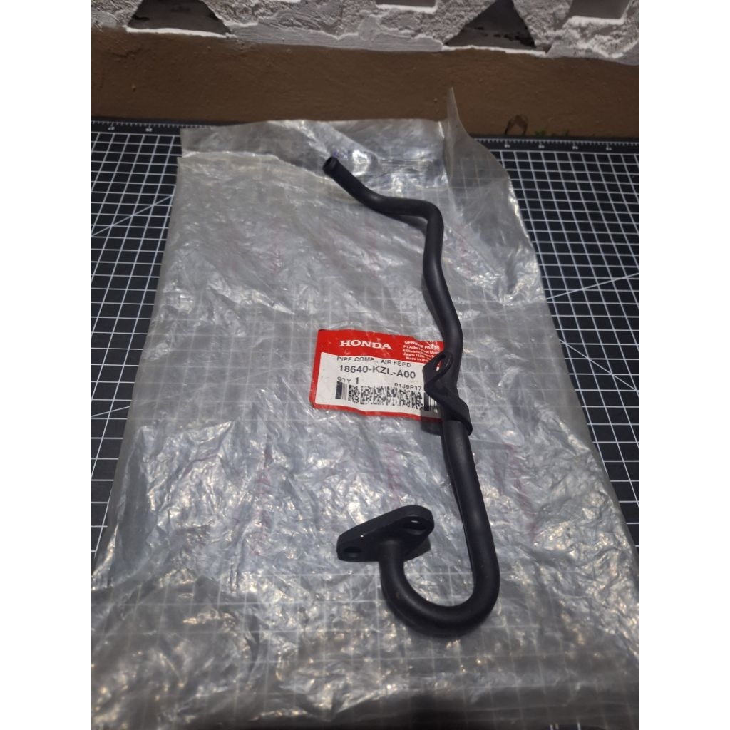 pipe comp air feed pipa selang buang hawa udara head honda spacy spesi original ahm honda 18640-kzl-