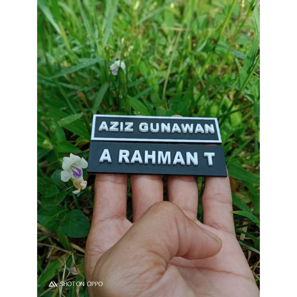 

nametag papan nama dada timbul custom satu hari jadi