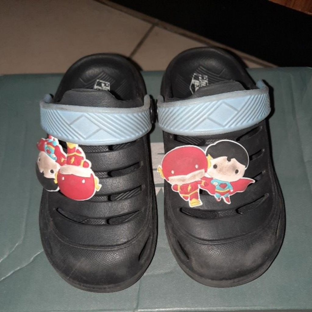 sendal anak justice league