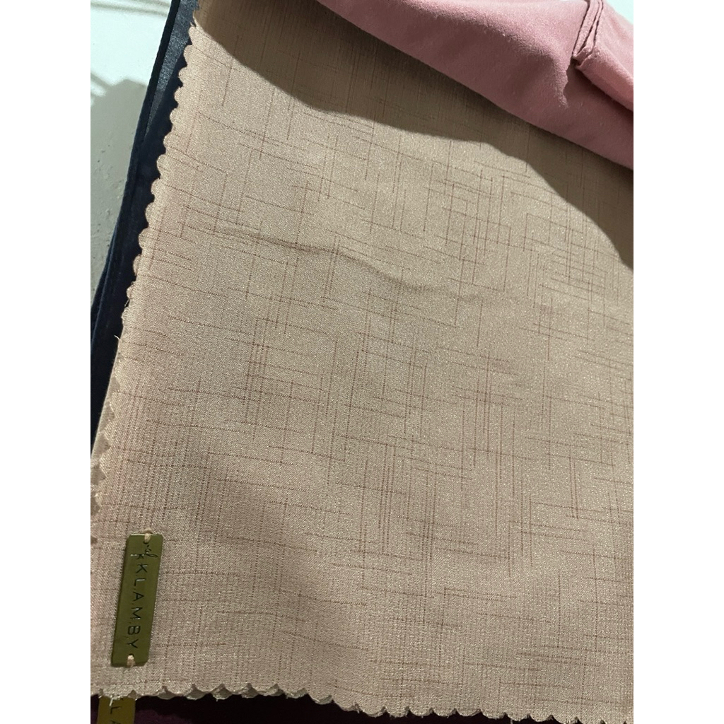 scarf wearing klamby polos preloved