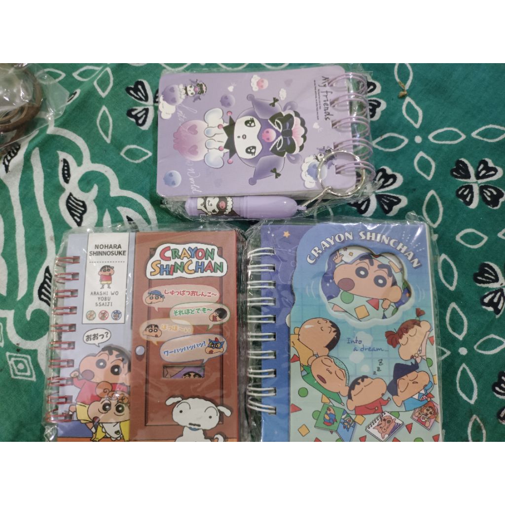 

Buku notes motif kartun