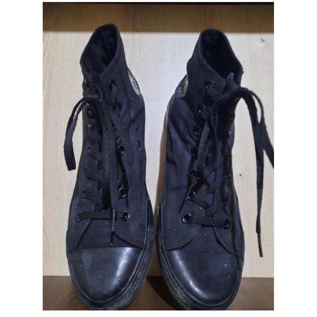 Sepatu Converse Chuck Taylor High size 45