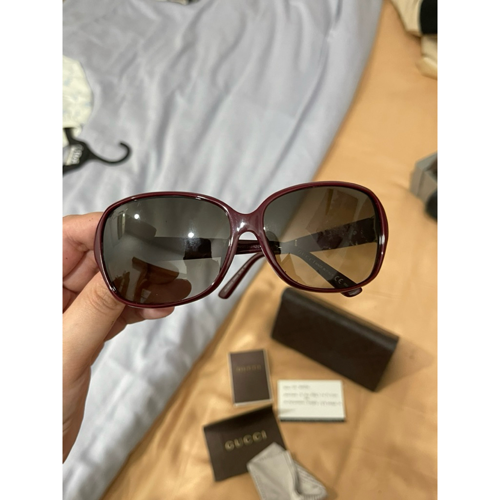 preloved kacamata hitam gucci