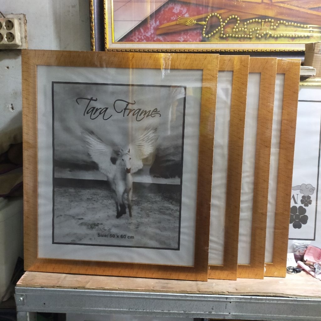 Bingkai Foto Minimalis Gold 20R