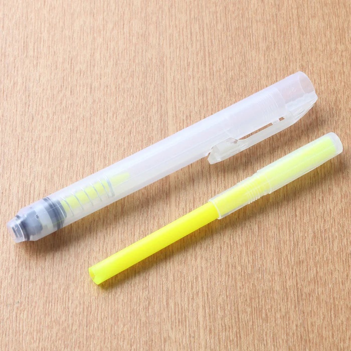 

D3W! Muji Retractable Highlighter Neon Colors Knock Type Penanda Halaman Original Muji Jepang