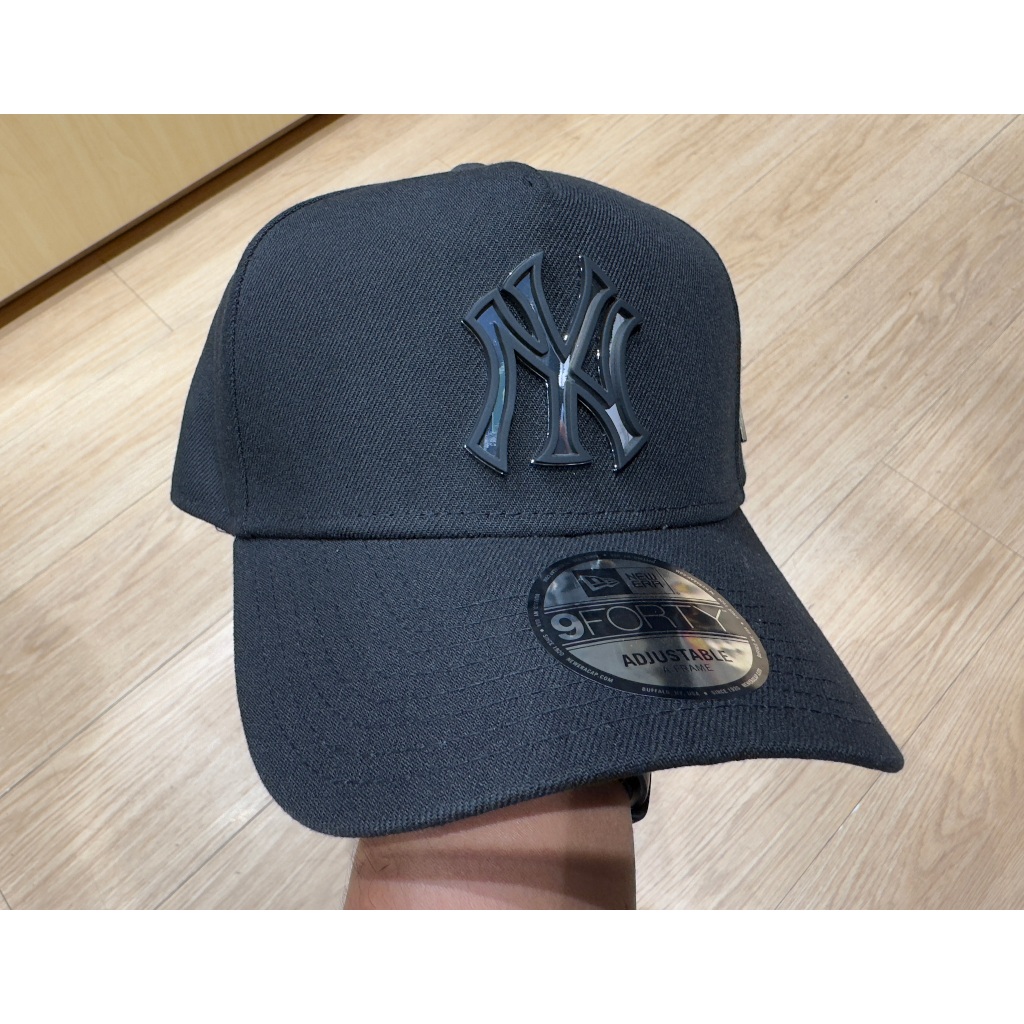 Topi New Era 9Forty A-Frame New York Yankees Metal Badge Black/Silver Snapback