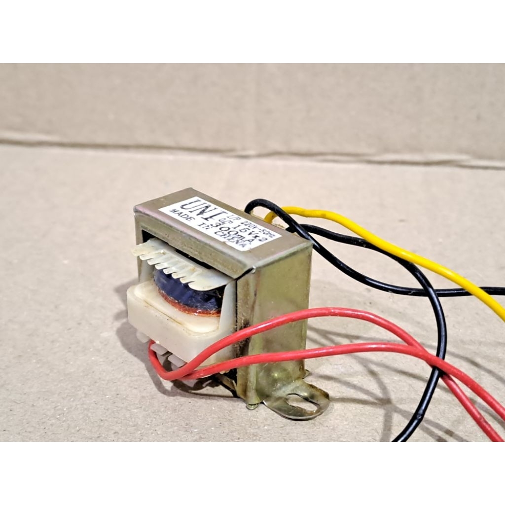 Transformer/Trapo Ct 15 Volt /300 mA .