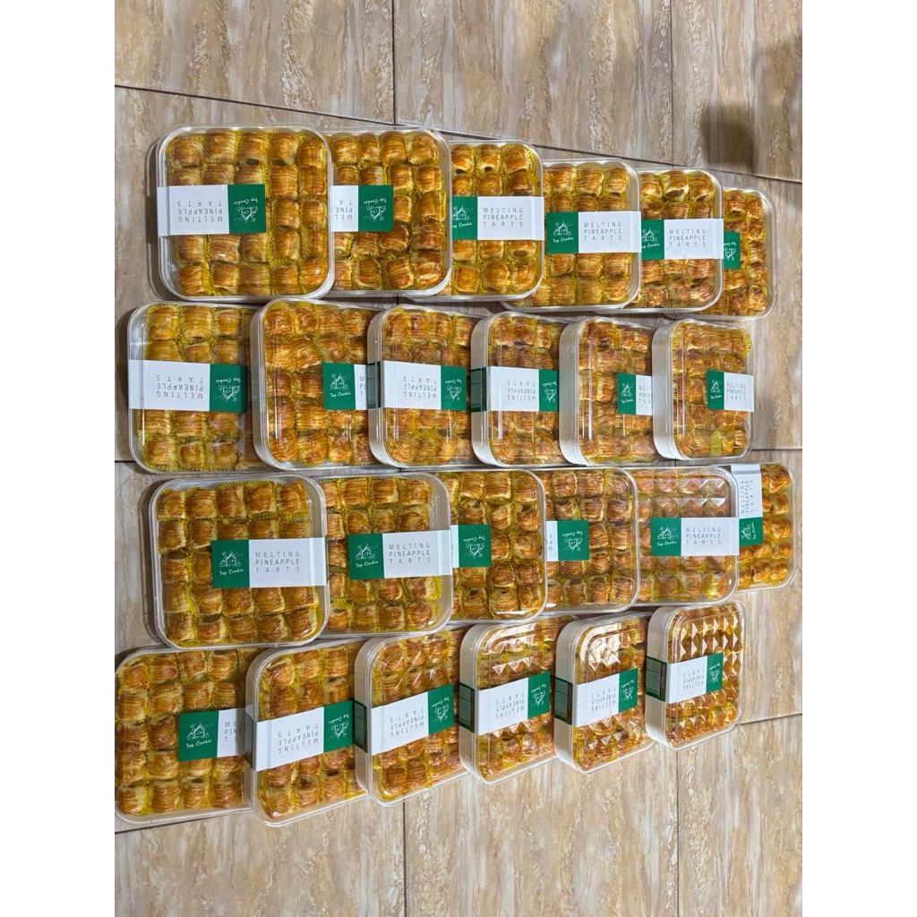 

TOP COOKIES MELTING PINEAPLE TARTS