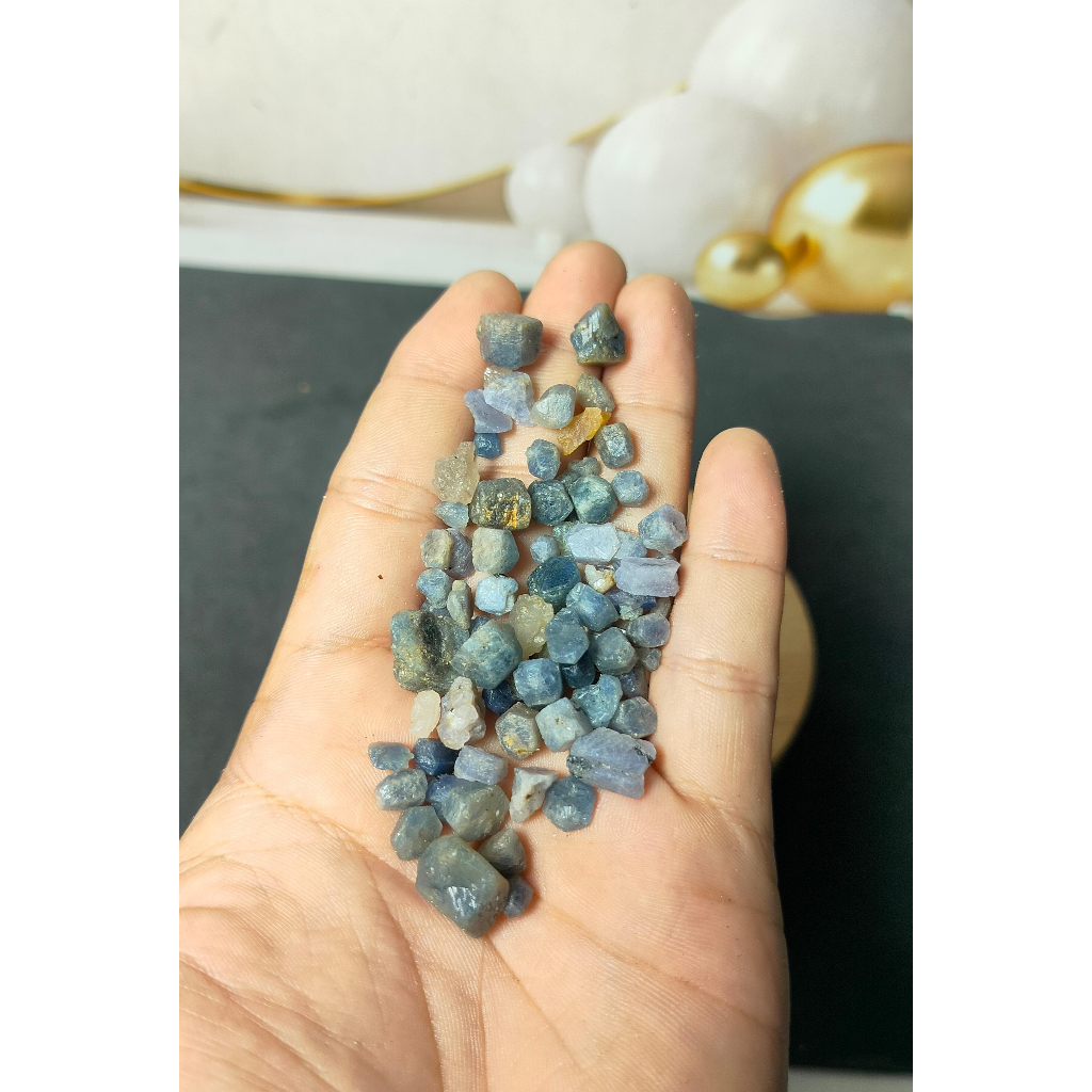Natural Blue Sapphire rough (1)