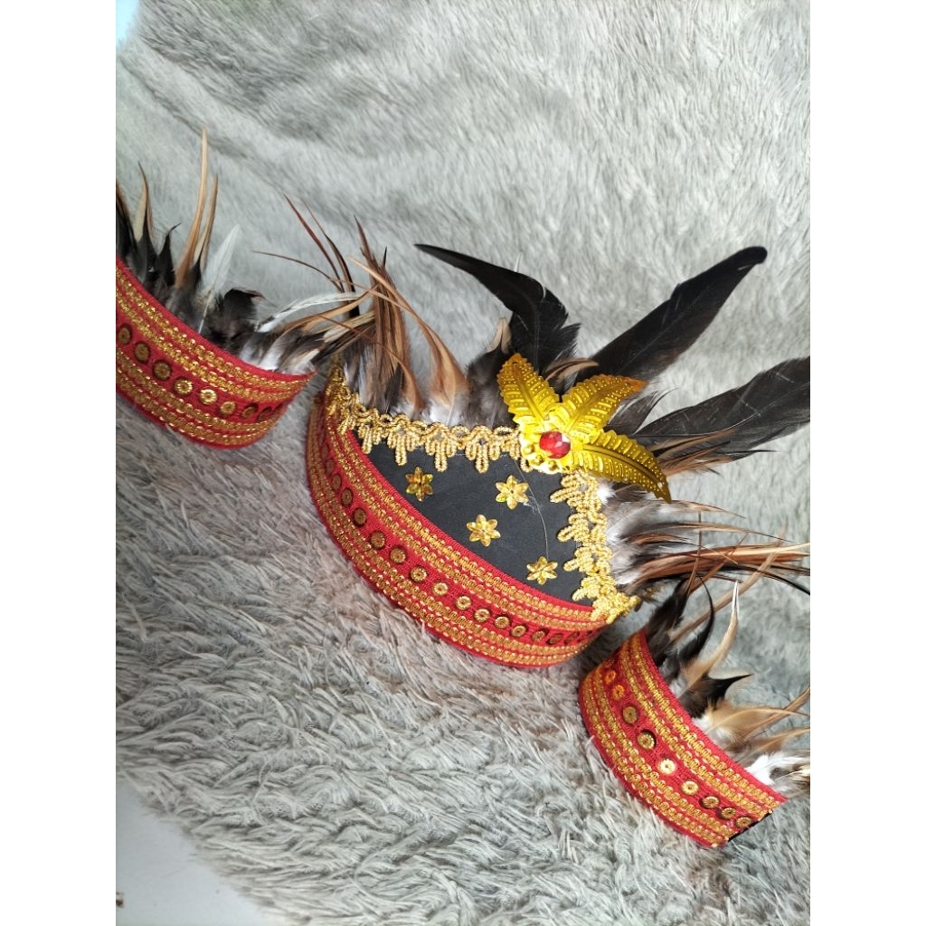 satu seat mahkota bulu Dayak + lengan bulu dayak