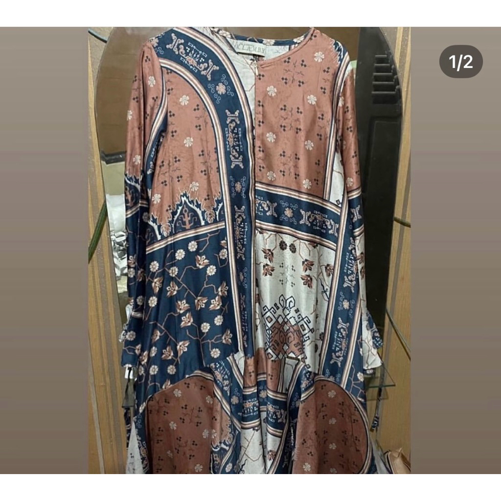 lalita tunik wearing klamby