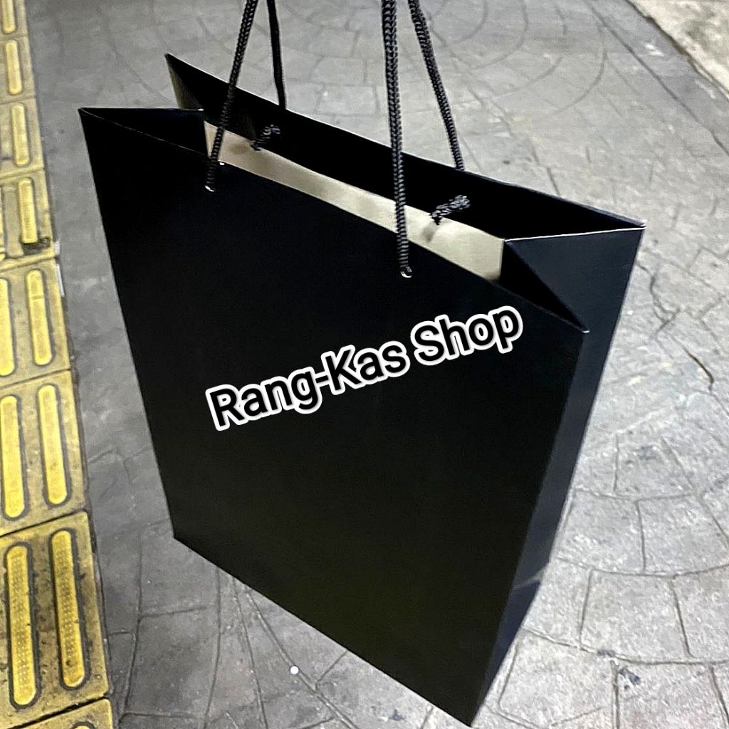 

Paperbag Hitam XL 30x40x10cm Tebal Duplex isi 12pcs