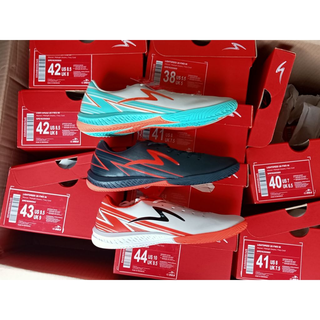 SEPATU FUTSAL SPECS LIGHTSPEED 20 IN