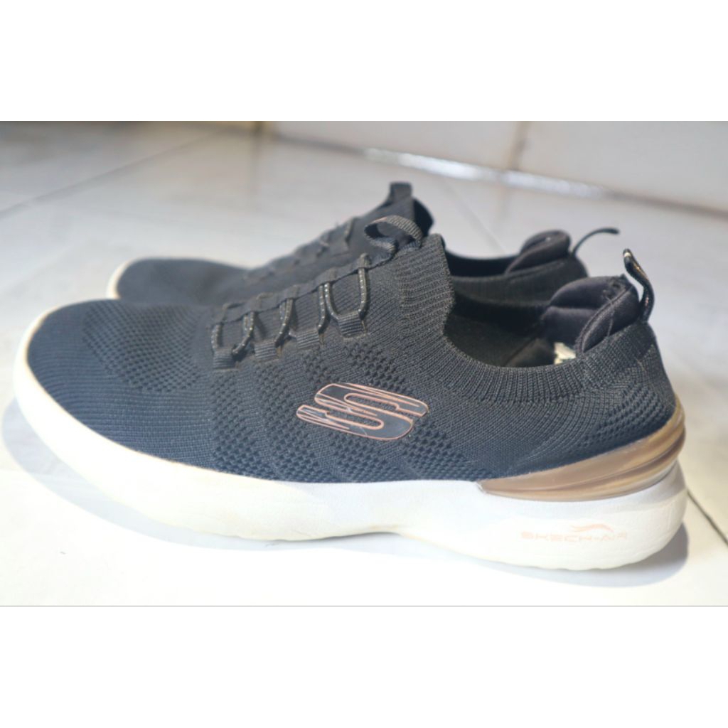 Preloved bekas sepatu skechers air dynamite women black uk 38