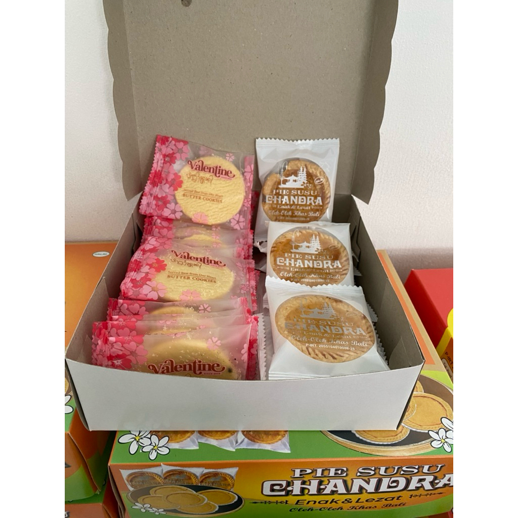 

PIE SUSU CHANDRA MIX VALENTINE BUTTER COOKIES MURAH!!