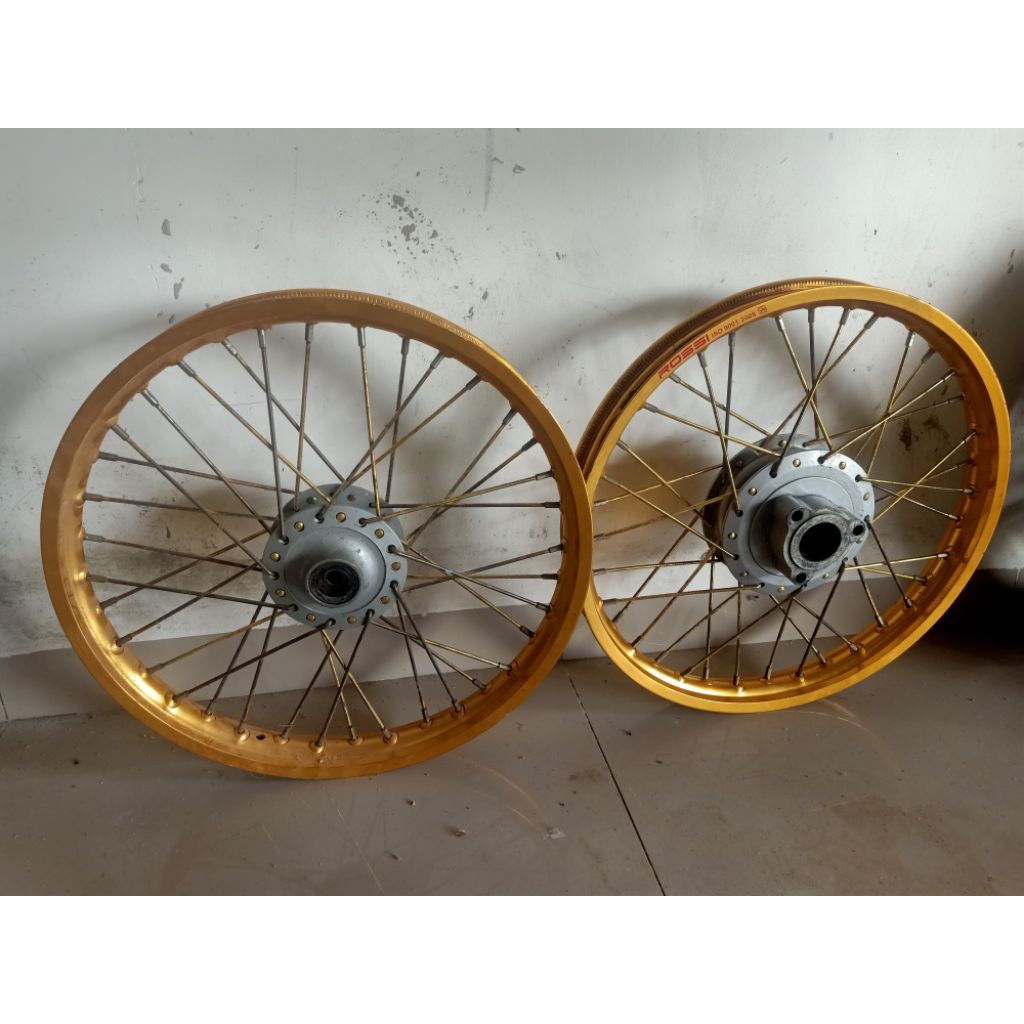 Velk R 17 Rossi + tromor Satria Fu