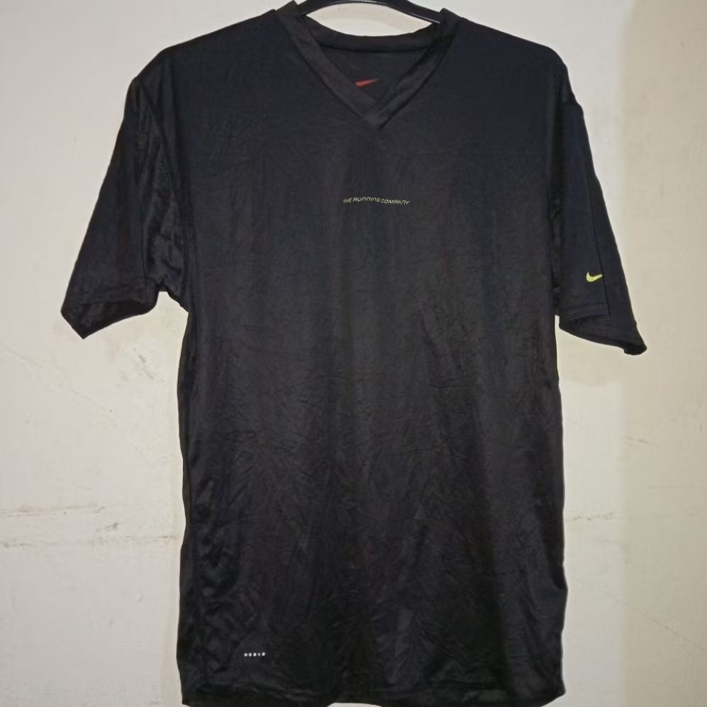 Kaos olah raga thripting Brand NIKE  V-neck