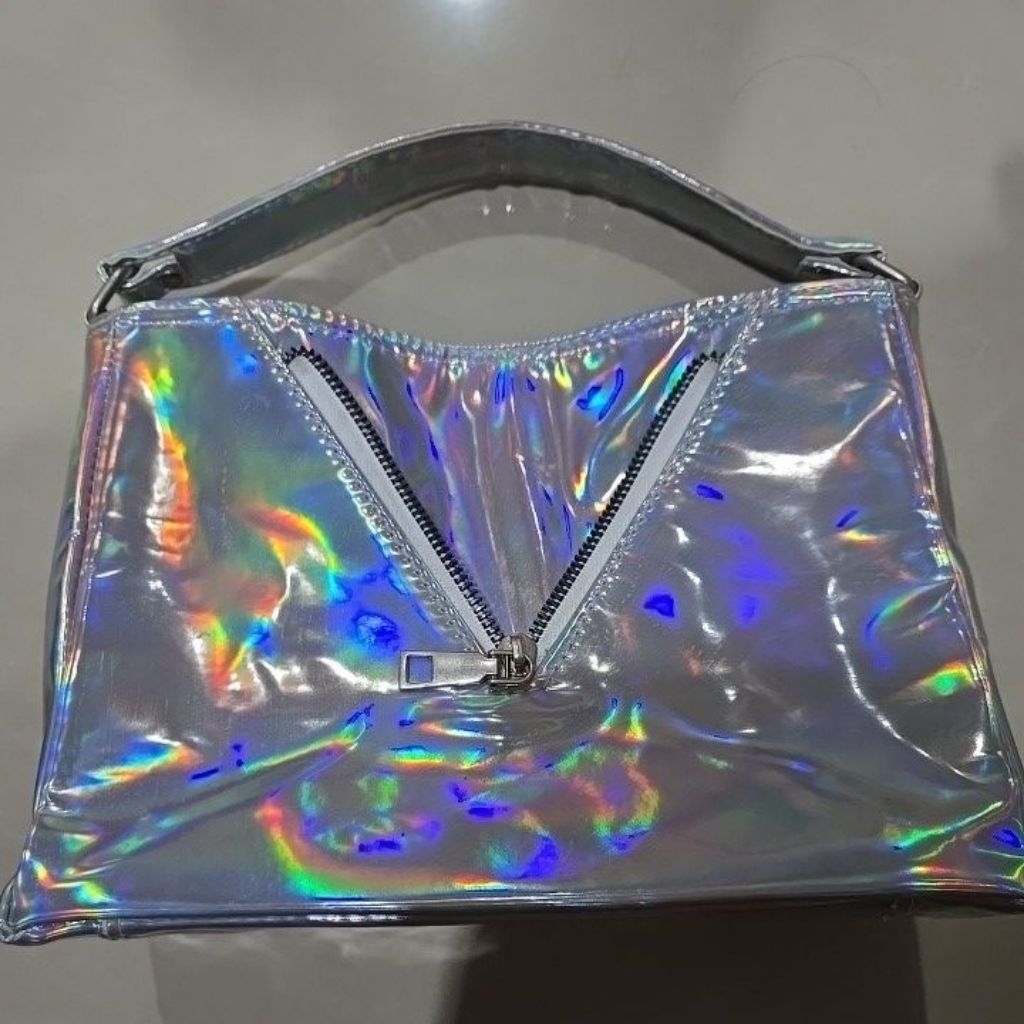 tas andari holo