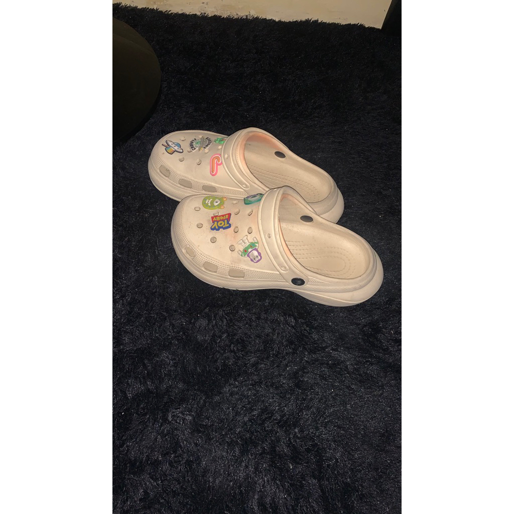 [Preloved by Jip] Sandal wanita/ Sepatu sandal/ Sandal Jibbitz/ Sandal crocs