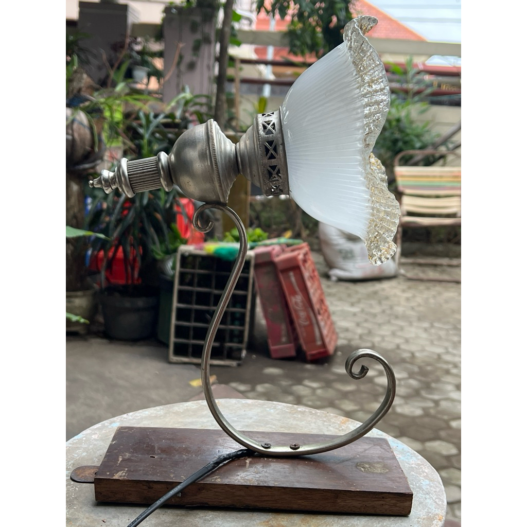 Lampu Hias Antik, Duduk di Meja atau Nempel di Dinding