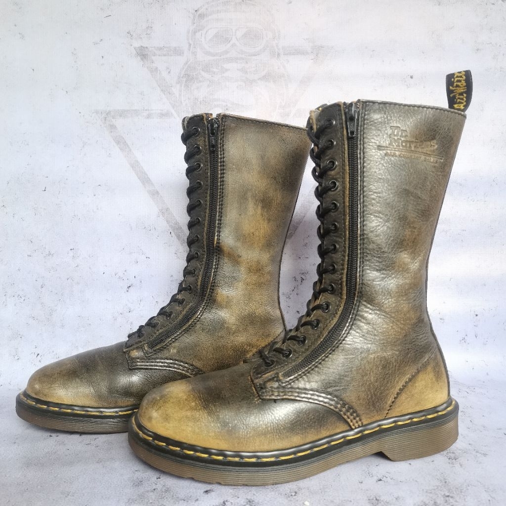 Dr.Martens 9733 14 hole / doctor martens 14 hole / docmart Rare item ( langka )