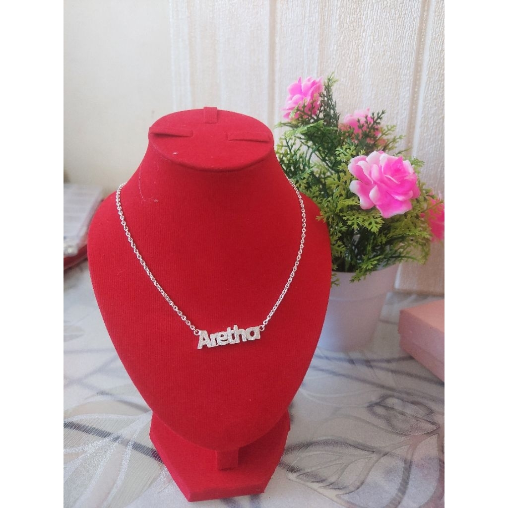kalung nama perak anak-anak polos.