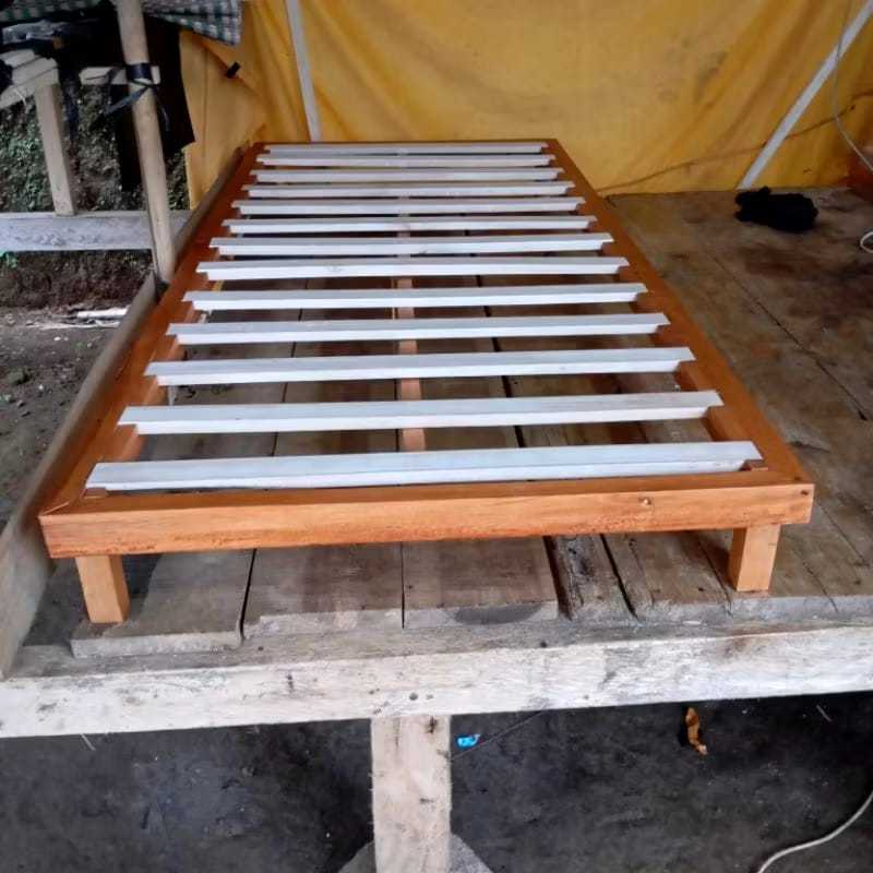 Dipan Kayu minimalis ukuran 90 x 200 rangka tempat tidur