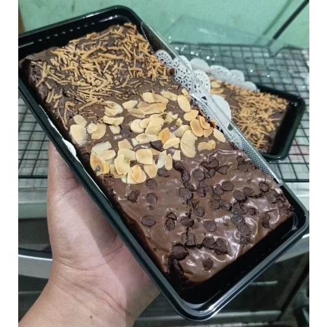 

FUDGY BROWNIES TRIPLE TOPPING