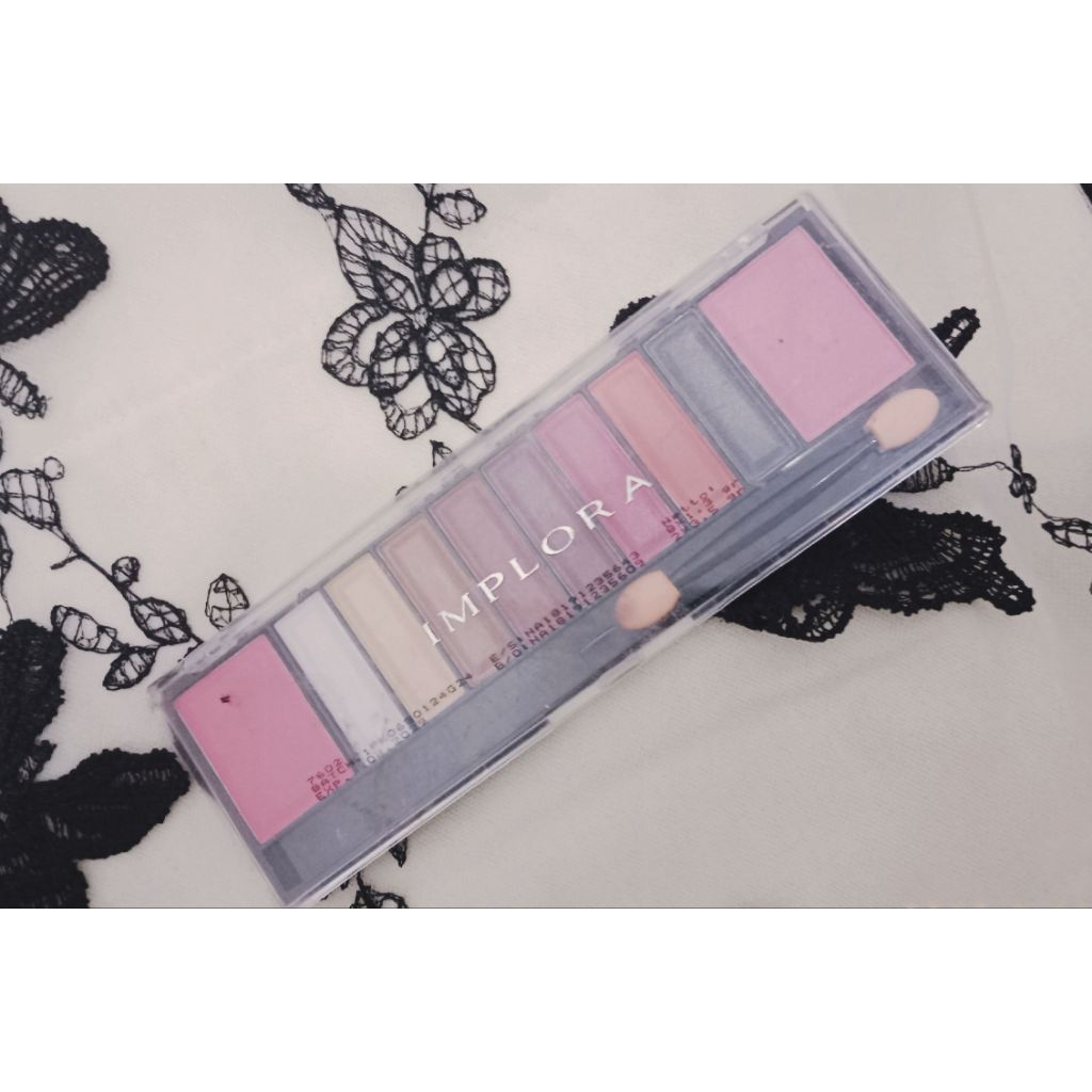 Implora Eyeshadow Palette varian Dawn.