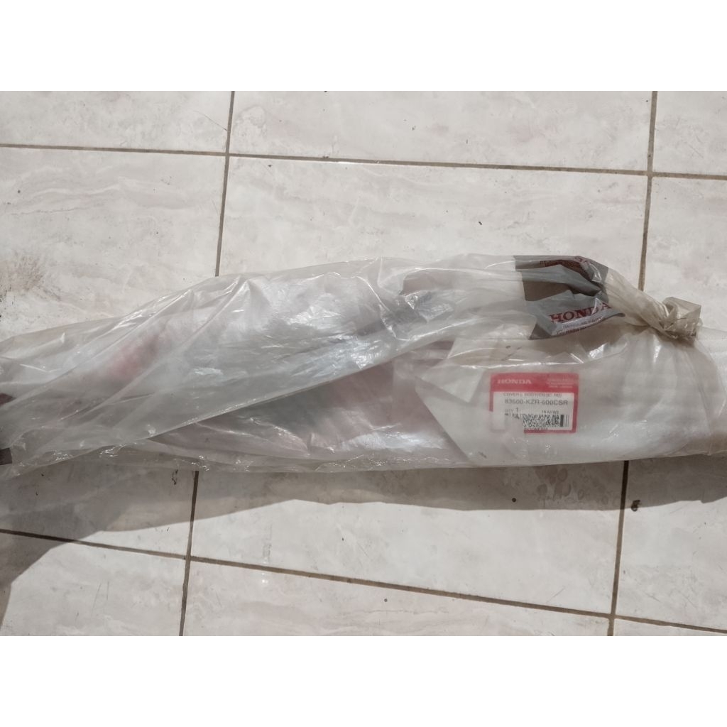 Cover Body Kiri Vario Techno 125 Merah Marun 83600-KZR-600CSR Original Honda