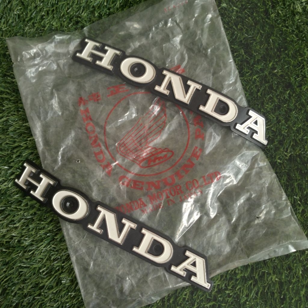 EMBLEM TANGKI CB100 K5 ORIGINAL BARU LOGO TANGKI TENGKI CB100 K5 ORIGINAL BARU SUBTITUSI CB GL100