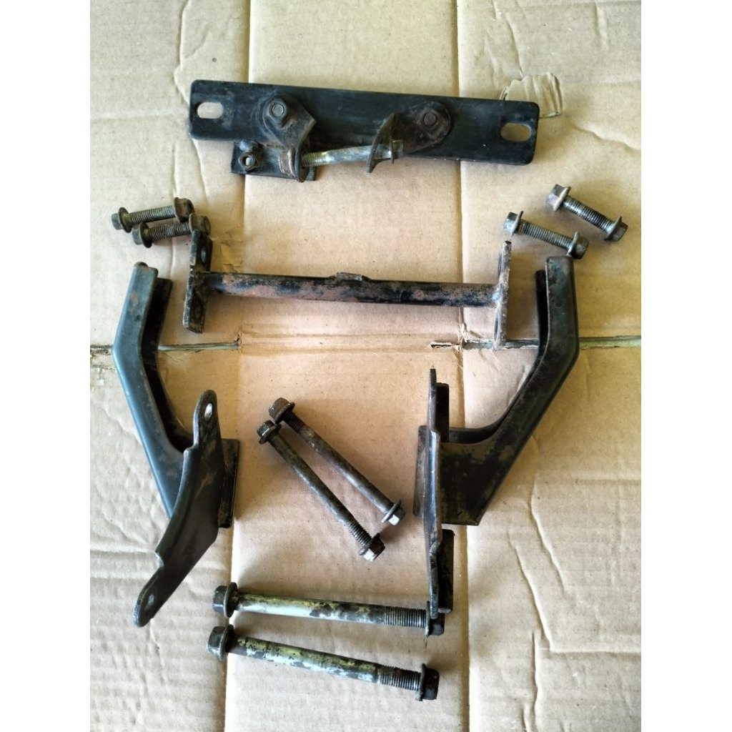 Gantungan mesin atas bawah Minerva 150