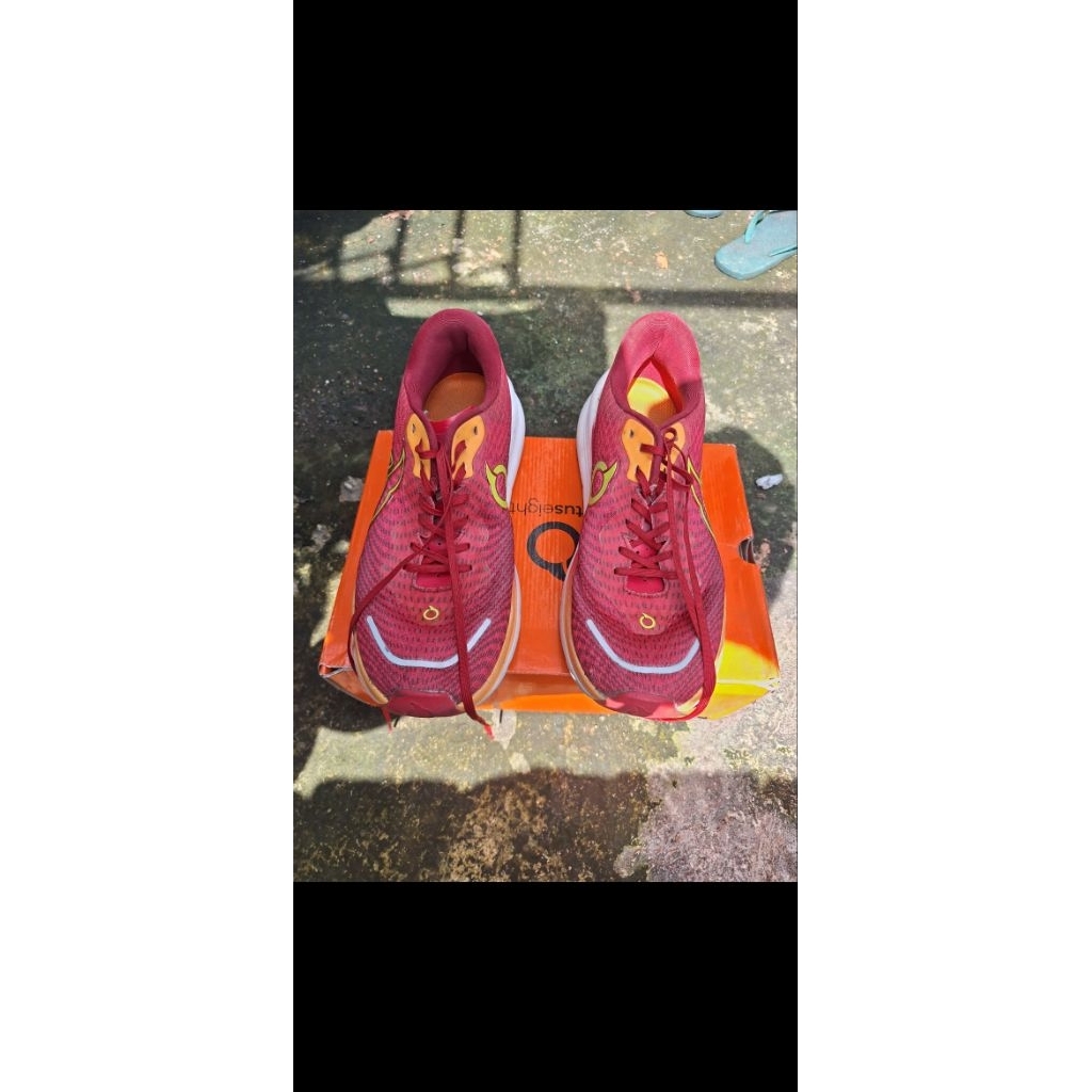sepatu running Ortuseight Hyperblast preloved