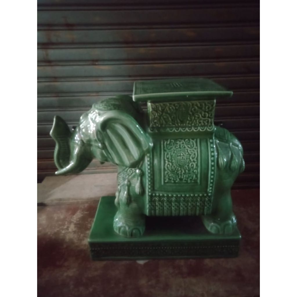keramik gajah duduk porselin