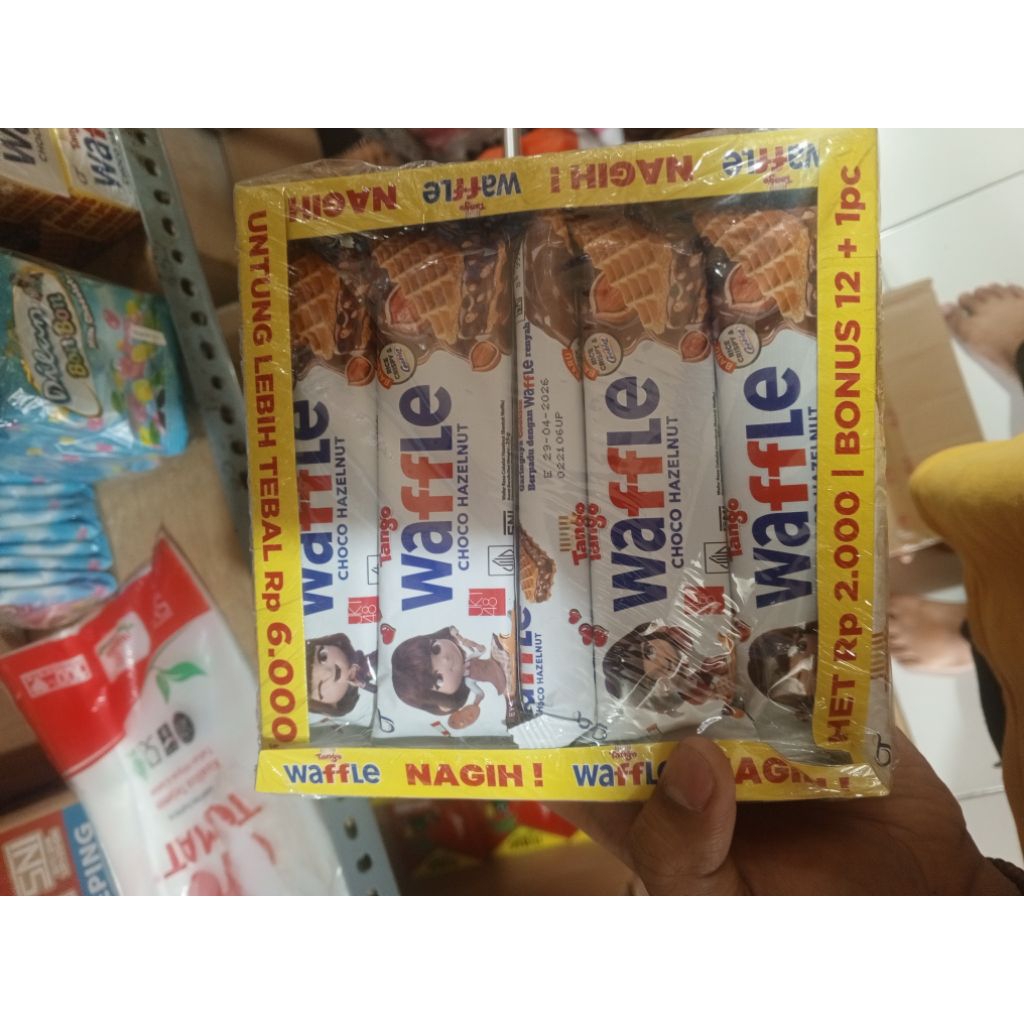 

TANGGO WAFFLE CHOCO HAZELNUT 1 BOX ISI 12+1 PCS