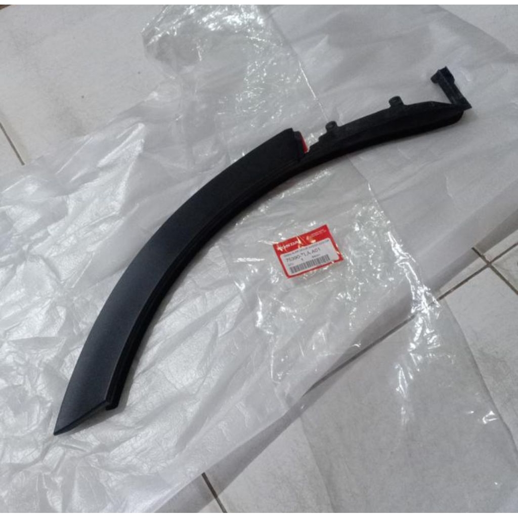 garnish pintu belakang CRV turbo 2019-2021up original