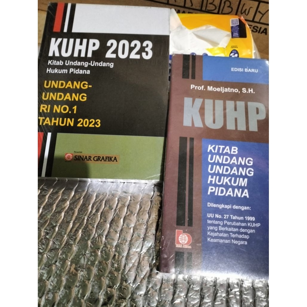 KUHP TERBARU 2023 DAN KUHP LAMA Kitab Undang Undang Hukum Pidana