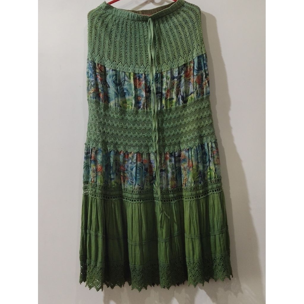Rok Bohemian Vintage Hijau Motif Bunga Etnik – Preloved Kondisi Bagus