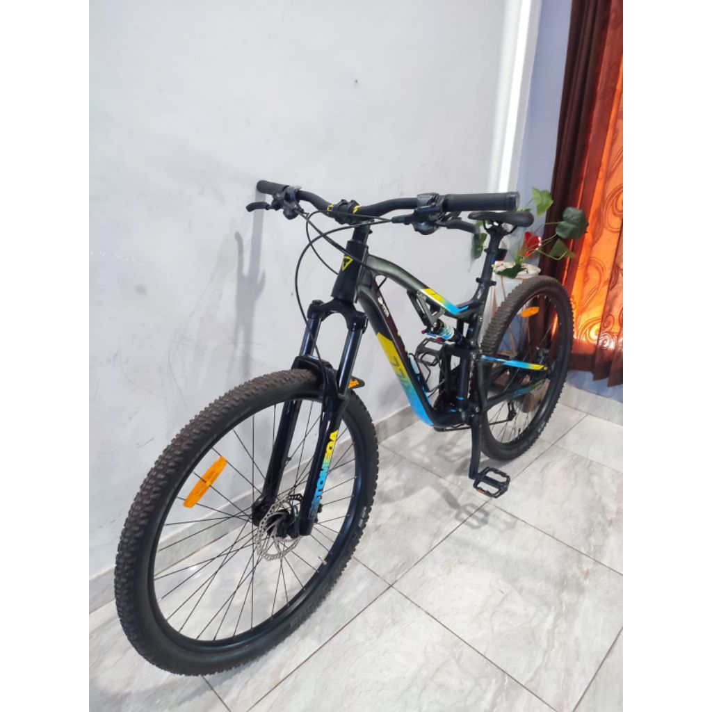 THRILL RICOCHET 4.0 size L 27,5 kondisi mullus fungsi semua normal