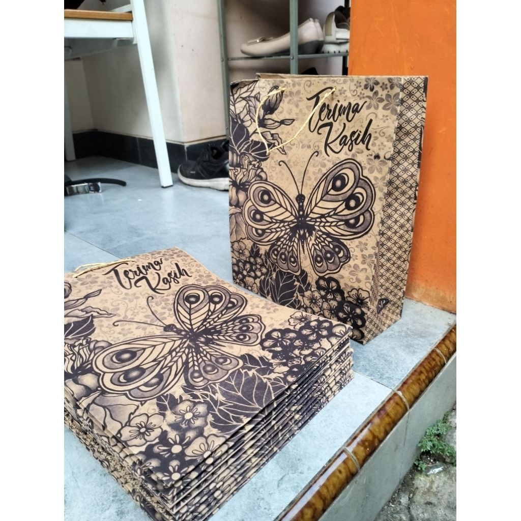 

Murah [ ISI 50 PCS ]Paperbag 24 × 9 × 30 / Motif Tali / Tas Terimakasih/ Tas Souvenir