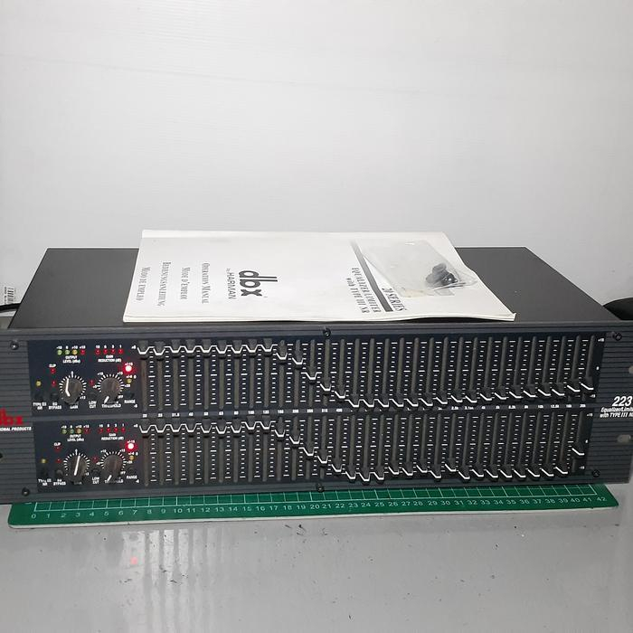 ORIGINAL Equalizer DBX 2231 Limiter with type III NR/2x31 Channel by Harlan ( like new )