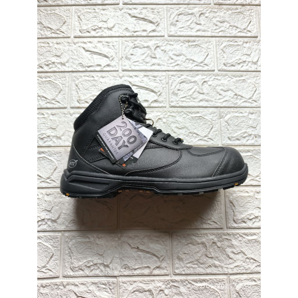 Sepatu safety asli V12 Footwear